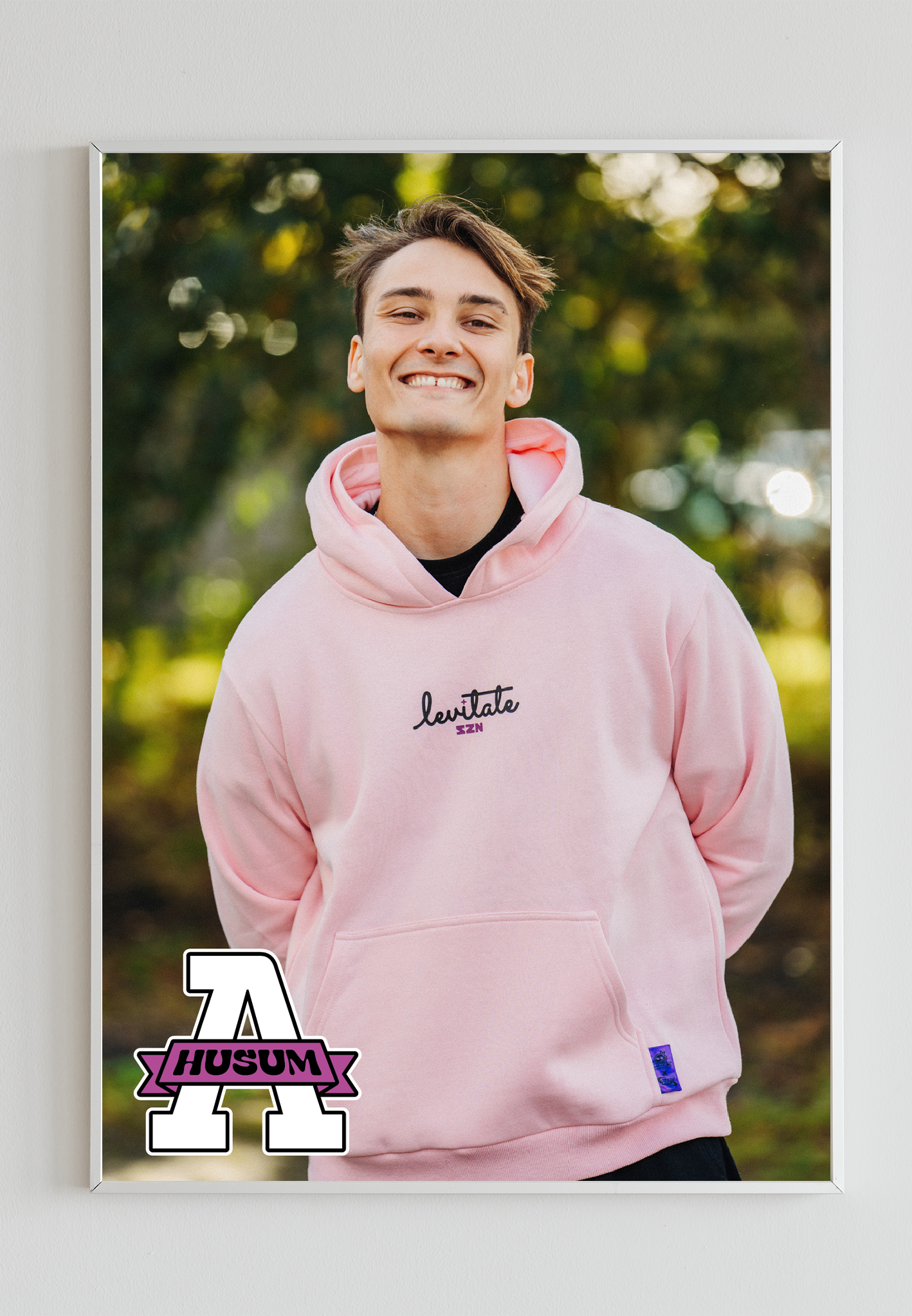 Alex & Nellie - Shoulder friend poster